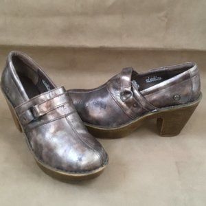 Born Haddon Clogs Brown Metallic Distressed Shoe